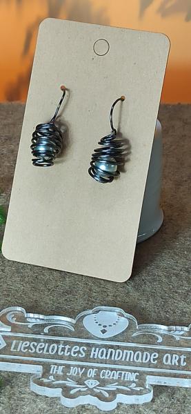 Ohrhänger Kupfer Kokon-Spirale mit Perle perlmutt-silber 2